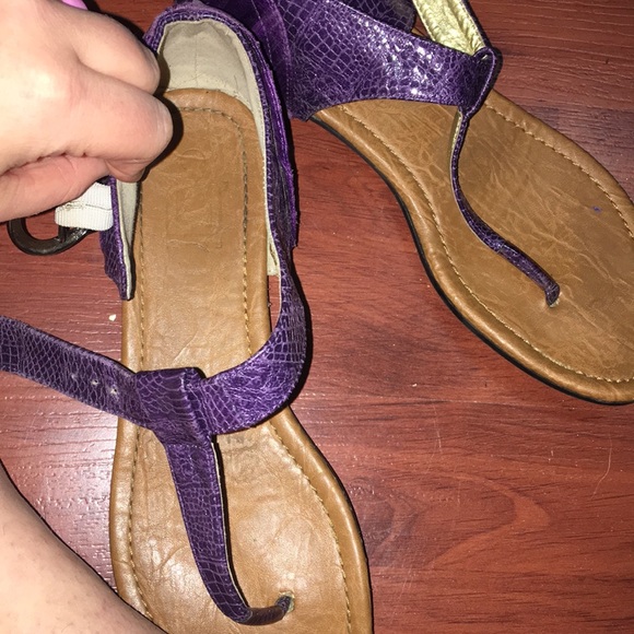 Purple thing sandals . - Picture 4 of 4
